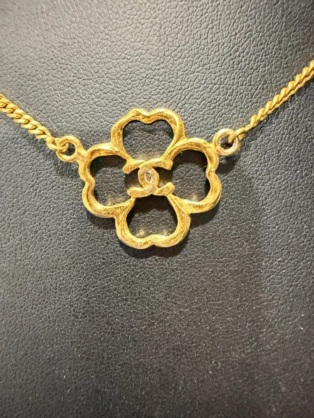 CHANEL 1983 Four Leaf Clover Cutout CC Logo Choker Necklace - Picture 3 of 7